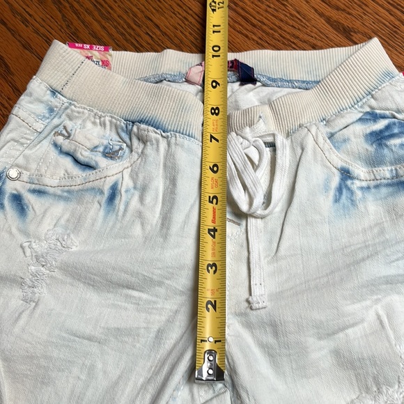 Wallflower Cream and Blue Distressed‎ Jeggings - Picture 5 of 6